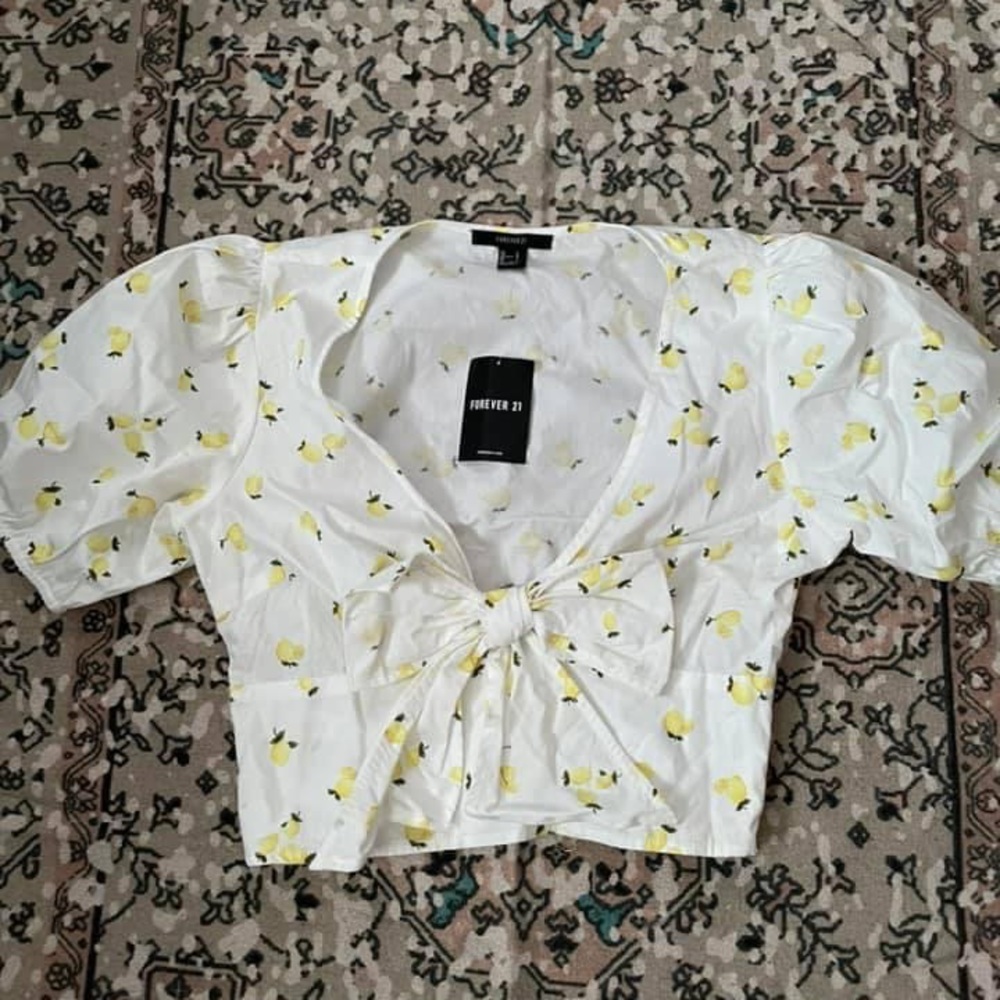 Lemon print crop top